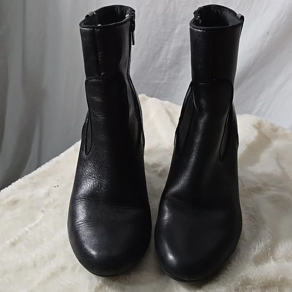 Clarks Black Leather Heeled Ankle Boots  Size 10 - Picture 3 of 7